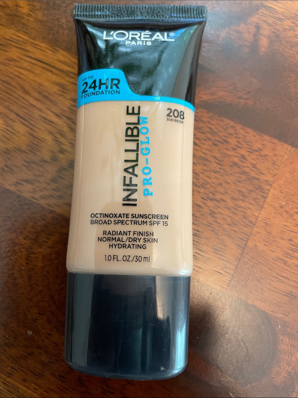 L'Oréal Paris Infallible Pro-Glow Foundation in shade 208 Sun Beige 1 fl oz